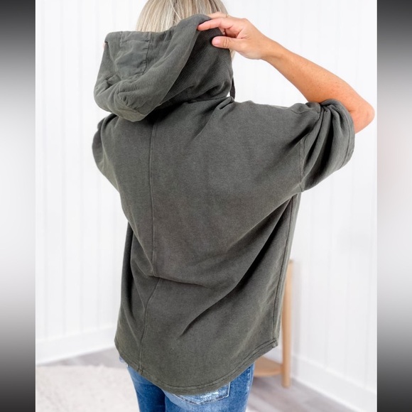 🤩 NWT Olive Mono B top - Picture 4 of 7